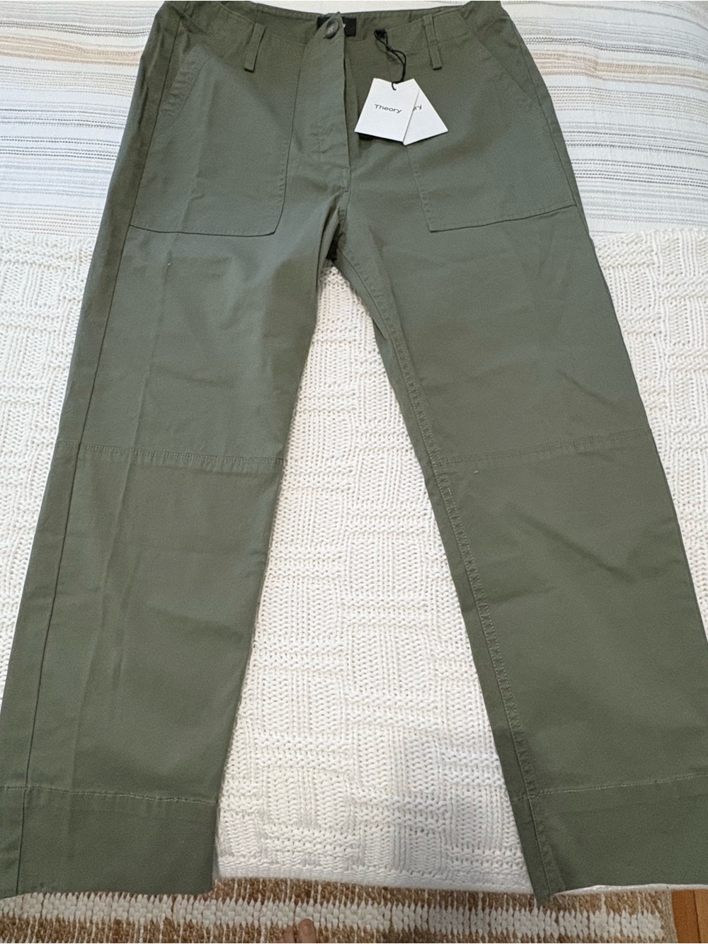 Theory woman’s Olive Green Cotton stretch capris